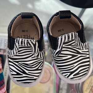 Monkey Feet Black and White Striped Baby Crib Shoes Size 0-3 month